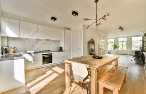 Helmersbuurt Apartment | Canal-View Apartment with Large Rooftop Terrace