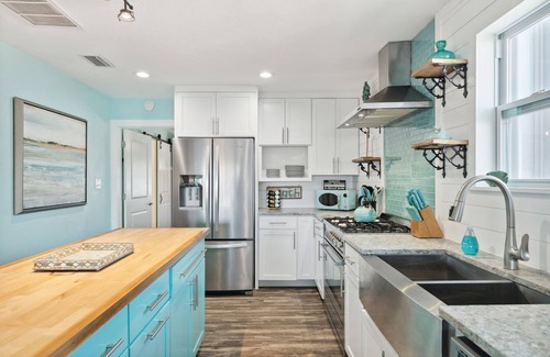 Holiday Isle House | Canalfront, Boat slip, Hot Tub, SUPs, Dogs, Beach