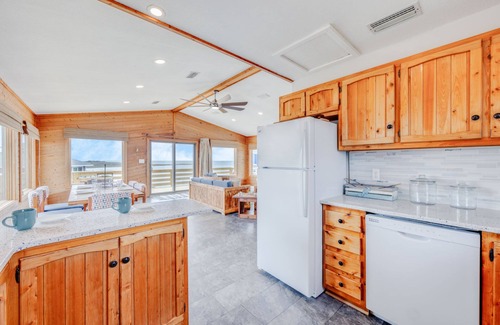 Avon House | Canalfront Dog Friendly w/Hot Tub, Boat Dock, Easy Windsports Access, Kayaks