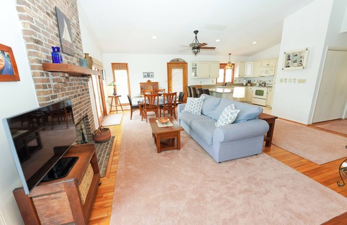 South Bethany Harbor House | Canalfront Retreat w/Dock, Kayaks & Screened Porch – Pet-Friendly!