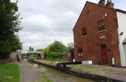 Exhall House | Canalside Lock keepers Cottage