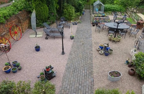 Exhall House | Canalside Lock keepers Cottage