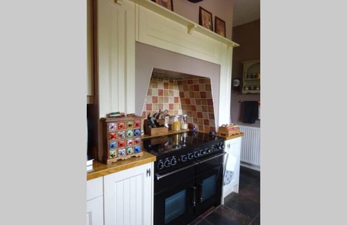 Exhall House | Canalside Lock keepers Cottage