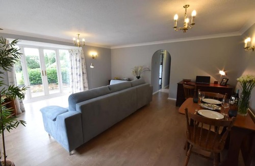 Grasby House | Canalside Manor House Annexe with Secure Parking