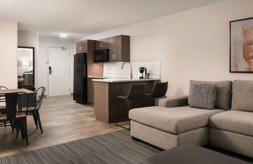 Airdrie Hotel | Canalta Airdrie