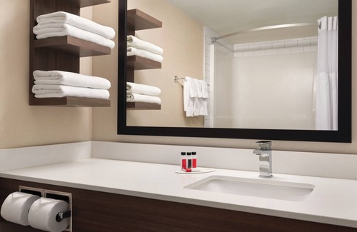 Airdrie Hotel | Canalta Airdrie