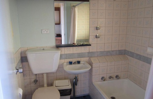 Lyneham Hotel | Canberra Lyneham Motor Inn