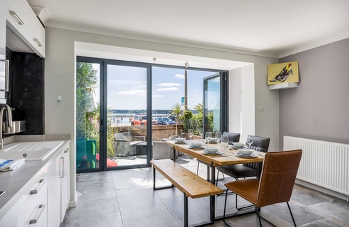 Poole House | Candle Island View - Harbour Views