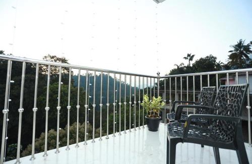 Anachal Hotel | CANDLE WOOD MUNNAR