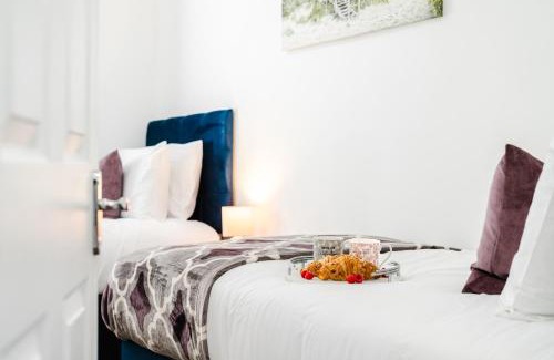 Hemel Hempstead Apartment | Candlefield house, contractors, business travelers, families, free parking