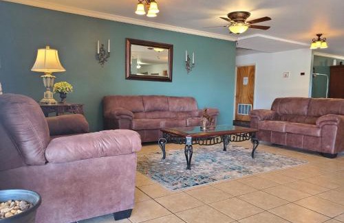 Blanco Hotel | Candlelight Inn & Suites Hwy 69 near McAlester