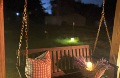 Madison House | Candlelit Comfort: Hot Tub, Firepit, Massage Chair-Romantic Getaway!