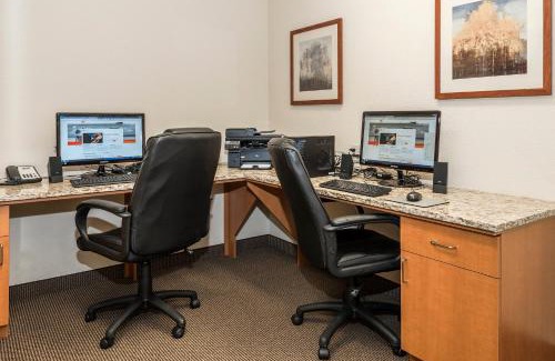 Burlington Hotel | Candlewood Suites Burlington by IHG