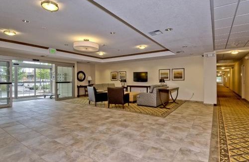 Burlington Hotel | Candlewood Suites Burlington by IHG