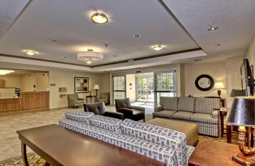 Burlington Hotel | Candlewood Suites Burlington by IHG