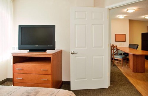 Bermuda Hotel | Candlewood Suites Colonial Heights - Fort Lee