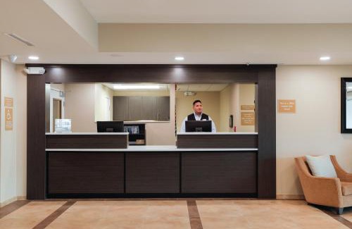 Lenexa Hotel | Candlewood Suites Lenexa - Overland Park Area by IHG