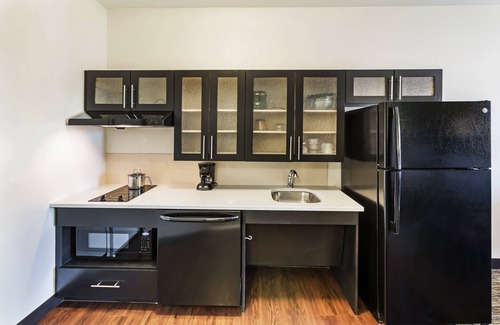 Lenexa Hotel | Candlewood Suites Lenexa - Overland Park Area by IHG