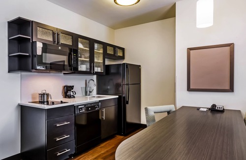 Lenexa Hotel | Candlewood Suites Lenexa - Overland Park Area by IHG