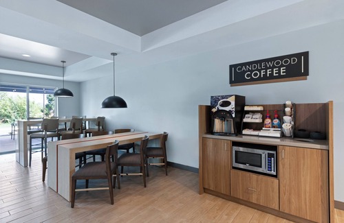 McPherson Hotel | Candlewood Suites Mcpherson by IHG