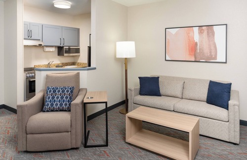 Miami Lakes Hotel | Candlewood Suites Miami Lakes by IHG