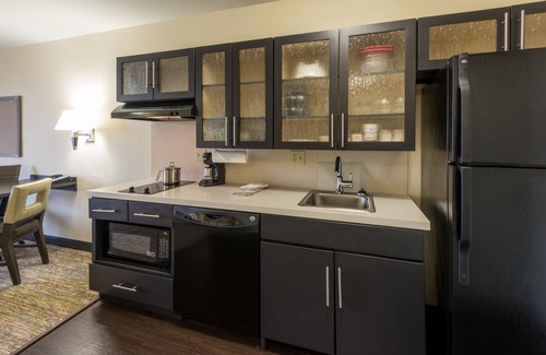 Del City Hotel | Candlewood Suites Midwest City by IHG