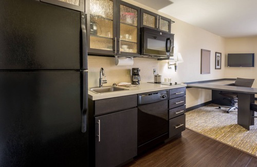 Del City Hotel | Candlewood Suites Midwest City by IHG