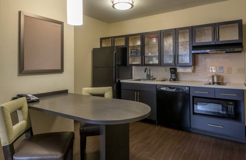 Del City Hotel | Candlewood Suites Midwest City by IHG