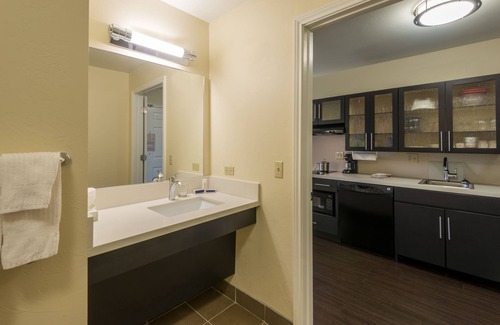 Del City Hotel | Candlewood Suites Midwest City by IHG