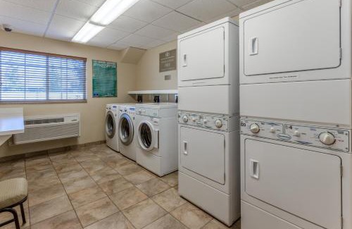 Minot Hotel | Candlewood Suites Minot by IHG