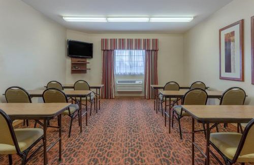 Minot Hotel | Candlewood Suites Minot by IHG