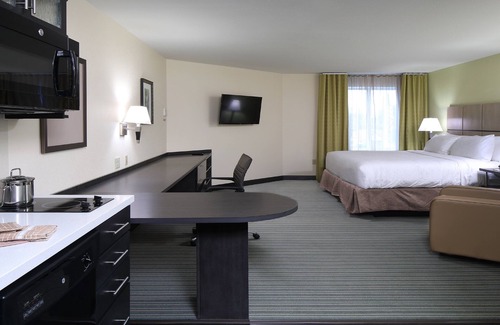 Yorkshire Hotel | Candlewood Suites Newark South - University Area by IHG