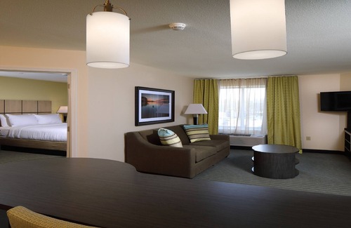 Yorkshire Hotel | Candlewood Suites Newark South - University Area by IHG