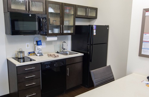 Overland Park Hotel | Candlewood Suites : Overland Park - W 135th St by IHG