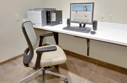 Salina Hotel | Candlewood Suites Salina by IHG