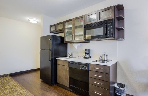 Northwest Hotel | Candlewood Suites Virginia Beach Town Center by IHG