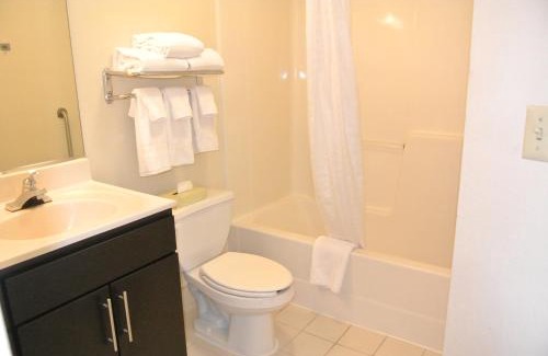 Fairfax Hotel | Candlewood Suites Washington-Fairfax by IHG