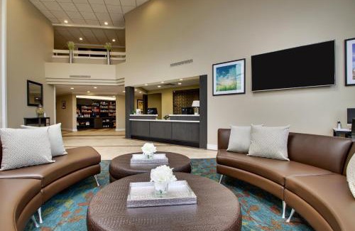Wichita Hotel | Candlewood Suites - Wichita East by IHG