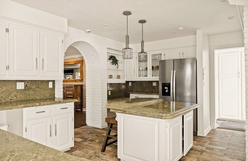 Lake Arrowhead House | Candyland Estate,Guest house,Indoor Spa, Sauna and Dock for Swimming and Fishing
