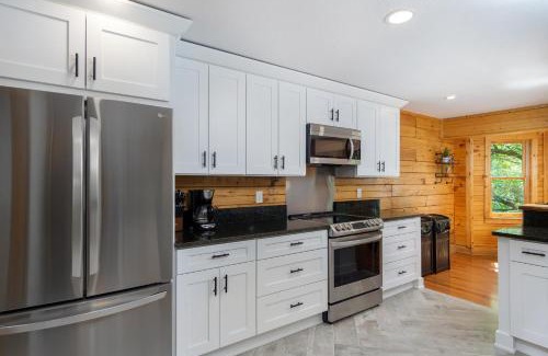 Fletcher House | Cane Creek Cabin Game Room, Pet Friendly & 25 min. to Downtown Asheville!