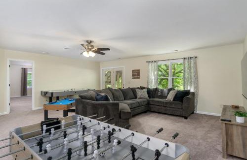 Fletcher House | Cane Creek Cabin Game Room, Pet Friendly & 25 min. to Downtown Asheville!