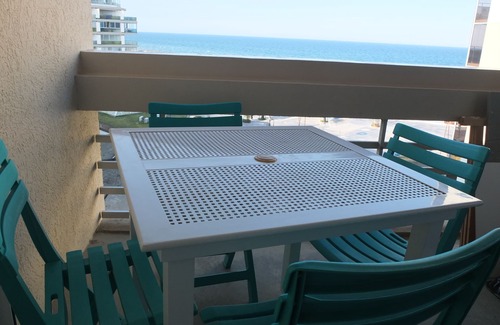 La Cote Radieuse Apartment | Canet plage studio with pool sea view direct beach access