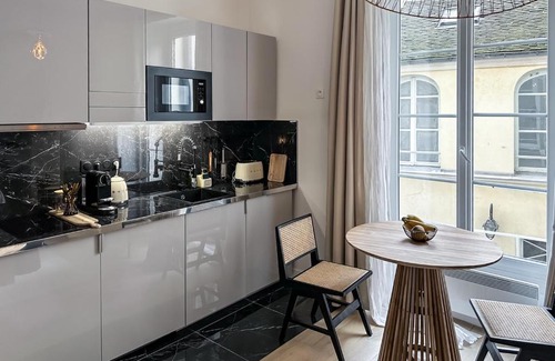 6th Arrondissement Apartment | Canettes Deluxe Apartment