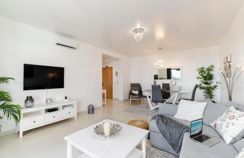 Canico Apartment | Caniço VI by An Island Apart