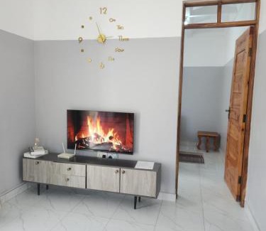Kilifi Apartment | Canna Lily 5 min walk from bofa road, baobab resort