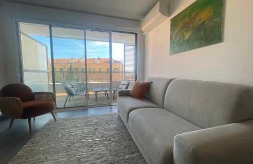 Riou - Petit Juas - Av de Grasse Apartment | Cannes, appartement avec parking+terrasse, Croisette à pied!