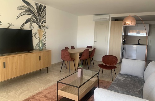 La Croix des Gardes Apartment | Cannes, beautiful sea view apartment with pool and tennis court