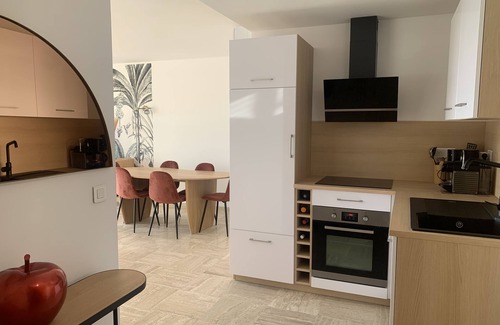 La Croix des Gardes Apartment | Cannes, beautiful sea view apartment with pool and tennis court