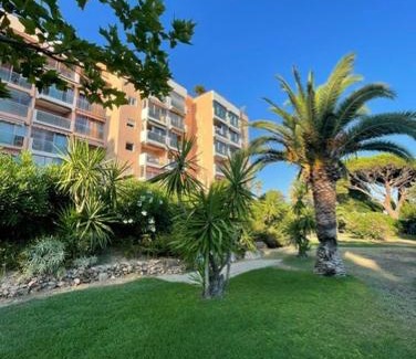 Cannes La Bocca Apartment | Cannes