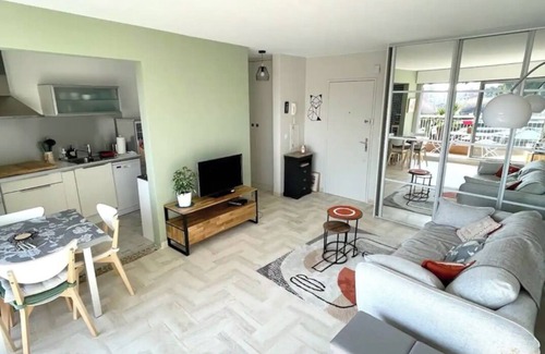 Mandelieu-La-Napoule Apartment | CANNES MARINA BRIGHT 2 ROOMS